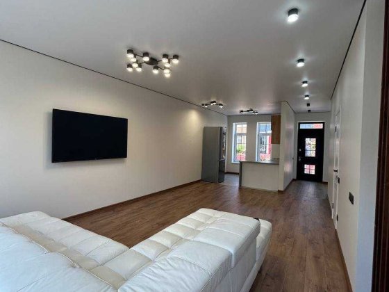 Таунхаус для жизни с ремонтом и мебелью. Море! Ліски