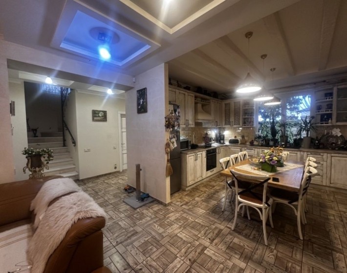 Хозяйский дом современной постройки в Лесках - фото 1