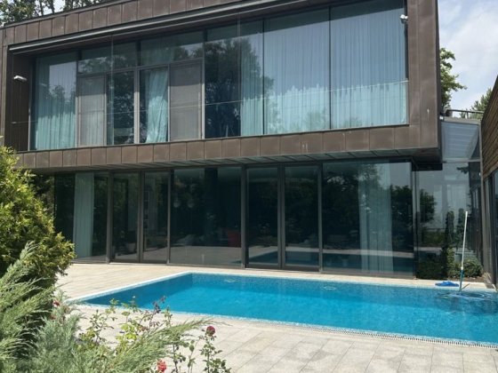 Соновый берег дом в первой линии моря Ліски