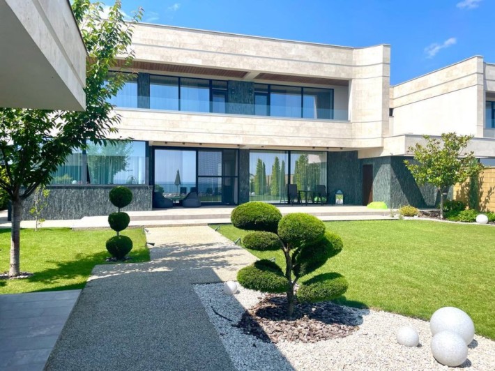 Сосновый берег дом 430м2 первая линия моря - фото 1