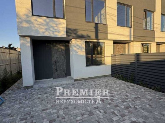 Продам двоповерховий будинок в Фонтанці Фонтанка