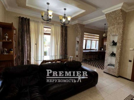 Продам будинок у Фонтанці. 2 поверхи, підвал, басейн. Сучасний ремонт. Фонтанка