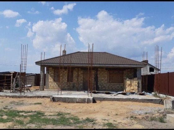 Продам будинок на 10 сотках землі з усіма комунікаціями. Фонтанка