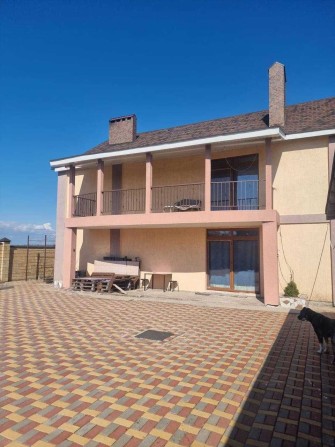 Срочно! Продам дом в Светлом 209 кв.м. 6 соток - фото 1