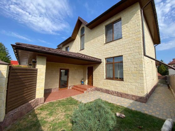 Качественно построенный дом в Совиньоне