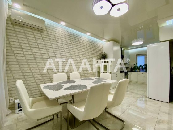 Современный стильный дом в центре посёлка  НАТИ / Нерубайское Нерубайское