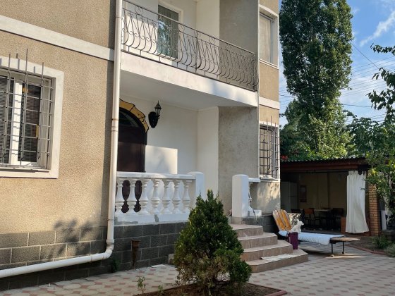 Продається сучасний будинок біоя моря в достойному кооперативі Каролино-Бугаз