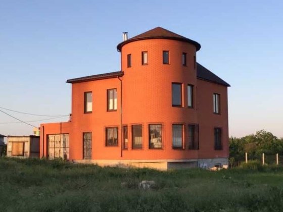 Частный дом из красного кирпича с.Бурлачья Балка Бурлача Балка
