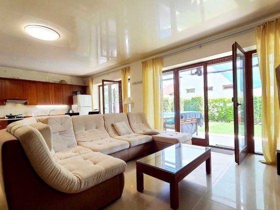 Дом с бассейном и видом на море в Совиньоне, 500 м от пляжа.