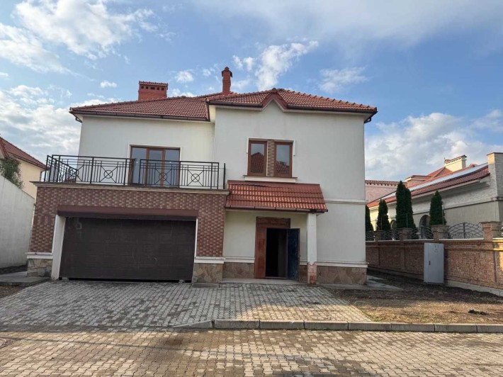 Просторий цегляний будинок біля моря | 402 м² | Готовий до оздоблення - фото 1