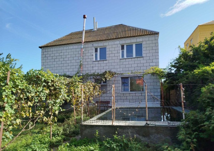 Продам будинок у центрі Молодіжного , з усіма зручностями - фото 1