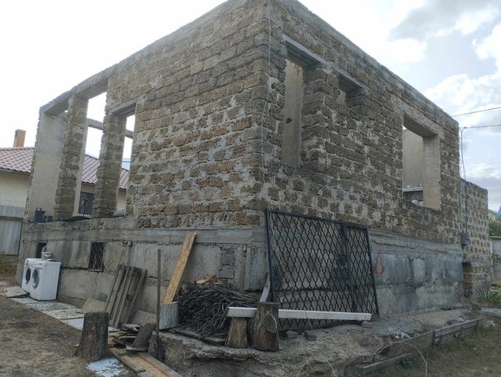 Продам дом  коробку  Волна Черноморск Великодолинское - фото 1