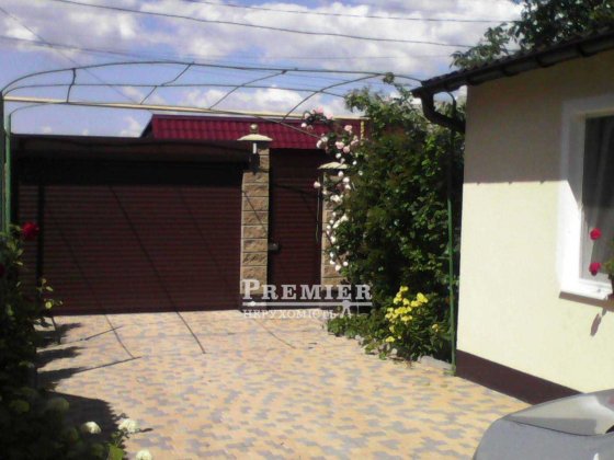 Продам будинок у Новій Дофінівці з ремонтом і гостьовим будинком Новая Дофиновка