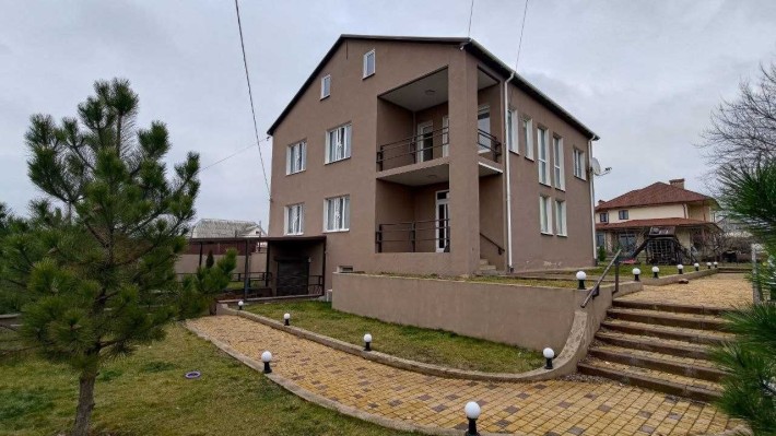 Продам гарний  будинок з земельною ділянкою  в предмісті Одеси. - фото 1