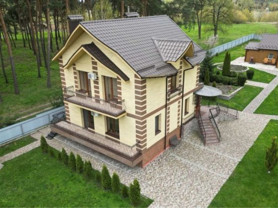 Заміський будинок з ділянкою Гадяч