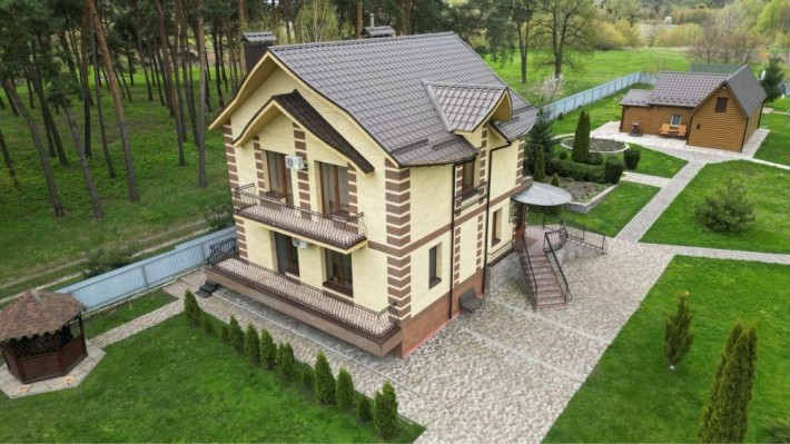 Заміський будинок з ділянкою - фото 1