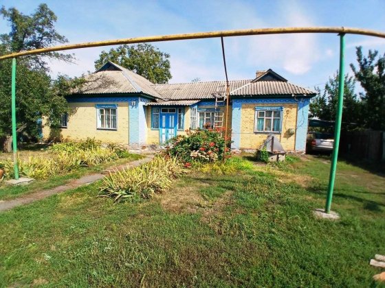 Затишний сімейний дім чекає на вас у місті Глобине Полтавської області Глобине