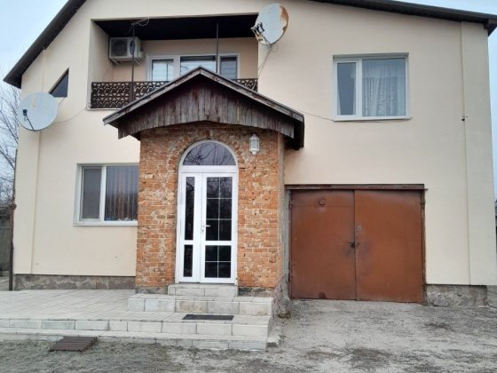 Продам двоповерховий будинок Кобеляки