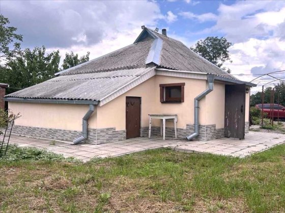 Затишний будинок з ділянкою в передмісті Полтави Мачухи