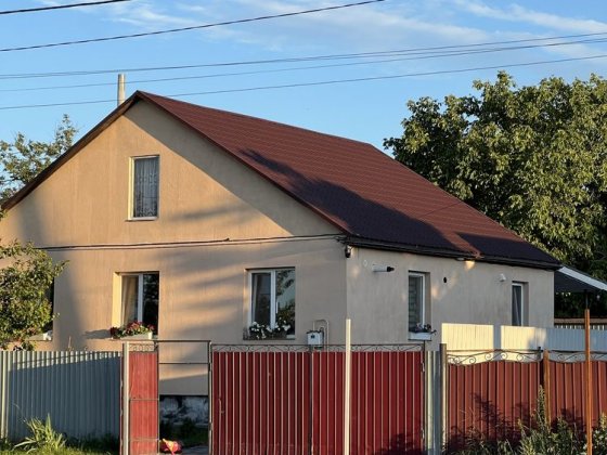 Продам сучасний будинок біля міста - 76м2, 3 кімнати, сад, газон! Мачухи