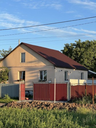 Продам сучасний будинок біля міста - 76м2, 3 кімнати, сад, газон! - фото 1