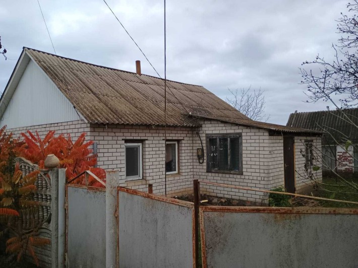 Продам будинок, з ділянкою. - фото 1