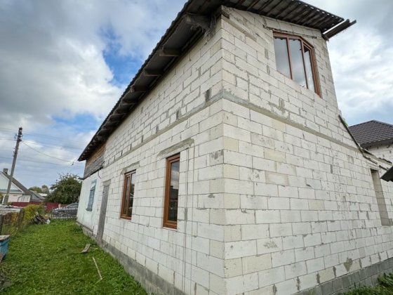 Продається половина будинку Костополь