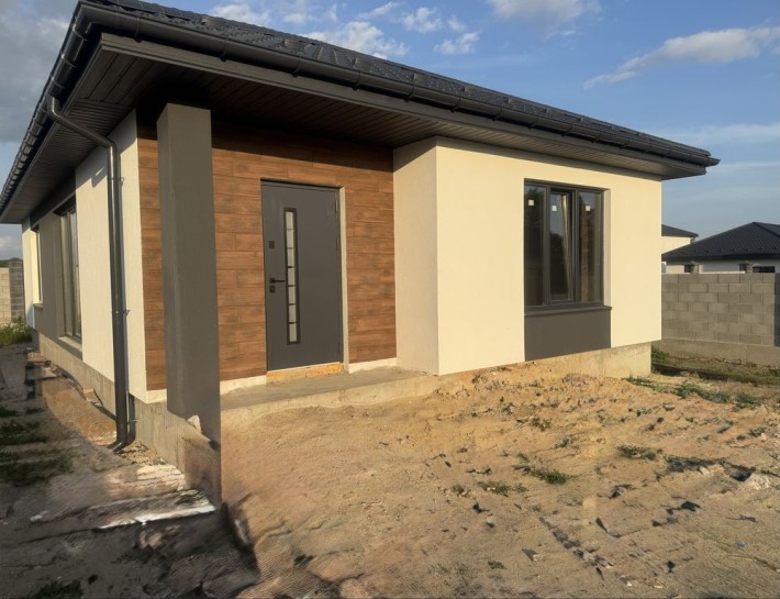 Продам стильну американку з внутрішніми роботами - фото 1