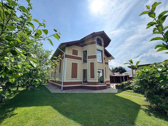 Продам просторий будинок для великої родини — передмістя Рівного. Біла Криниця