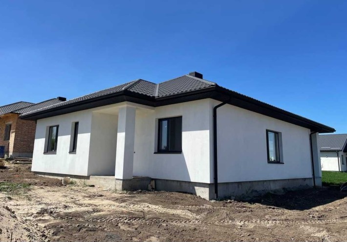 Сучасний якісно збудований окремий будинок з комунікаціями - фото 1