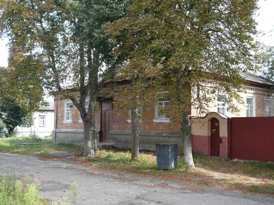 Жилой дом 160кв. с гаражом и своим двором в центре. Обмен на авто. Кролевець