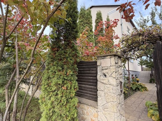 Продаж окремого будинку з ремонтом і ділянкою 11 сотих у с. Біла Белая