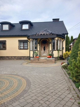 Продам будинок в Почаєві. Можливий обмін на Київ чи Львів. - фото 1