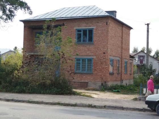 Продам 2-поверховий будинок в Підволочиську. 8 соток. Центральна дорог Підволочиськ