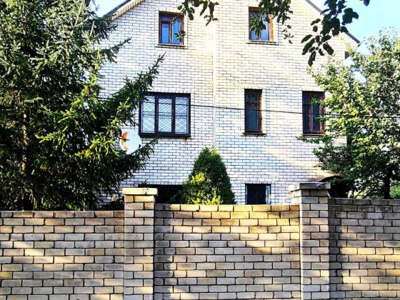 Продам дом в п. Коротич в 10 км. от метро Холодная Гора Коротич