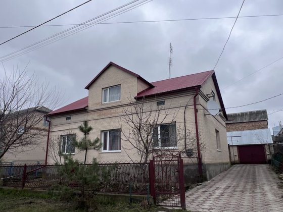 Продам власний будинок , готовий до життя , з меблями. Волочиськ