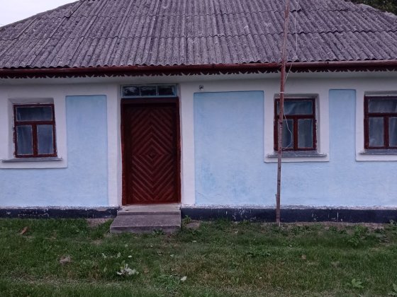 Продам будинок  та 23 сотки землі  в с.Довжок Должок