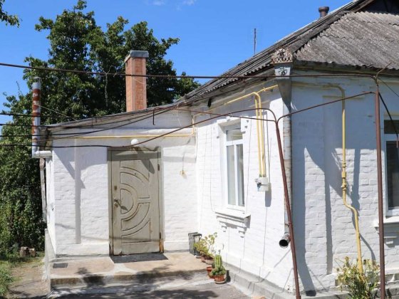 Продам два житлових будинки з великими ділянками які розташовані поряд Тальное