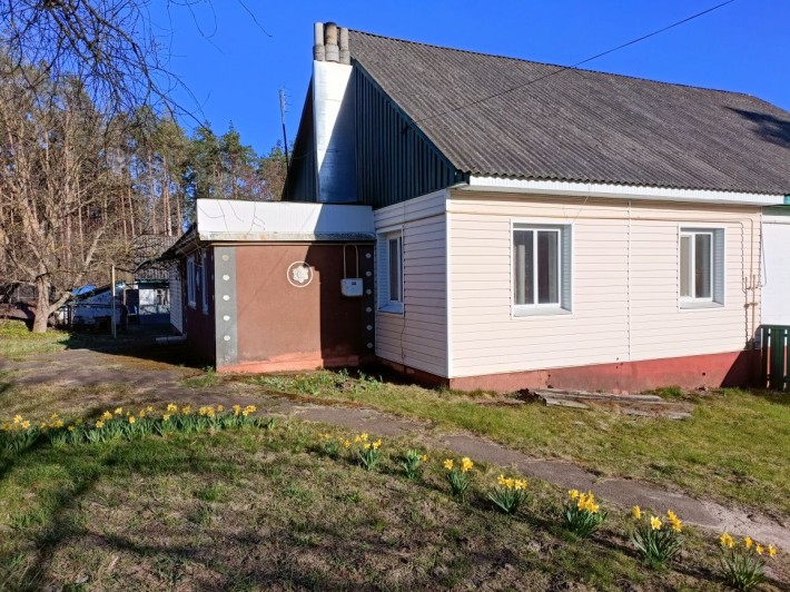 Продам півбудинку в мальовничому місці (150 км від Києва) - фото 1