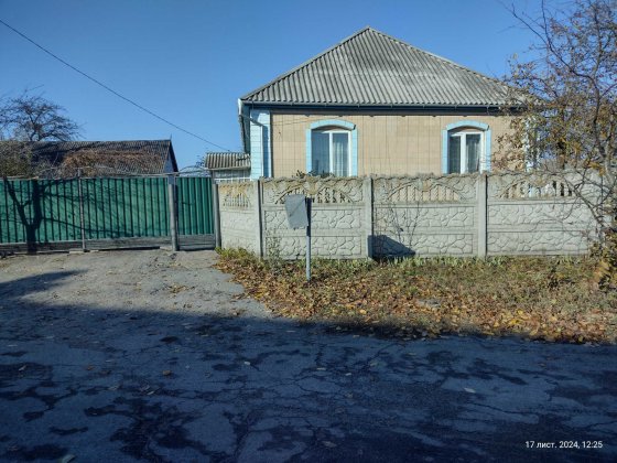 Будинок у центрі селища Варва Прилуцького району Чернігівської області Варва