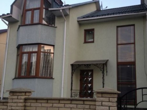 Будинок в місті , басейн, сауна, плюс ділянка ще на один будинок Годилов