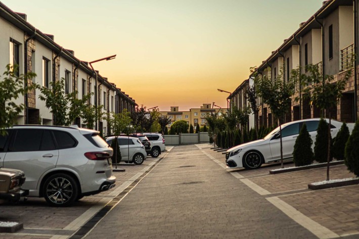 Продається Таун хаус з ділянкою 2 сотих та гаражем - фото 1