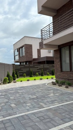 Продається новий, якісний будинок в гарному районі с.Годилів - фото 1