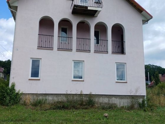Продається двух поверховий будинок в місті Сторожинець Сторожинец