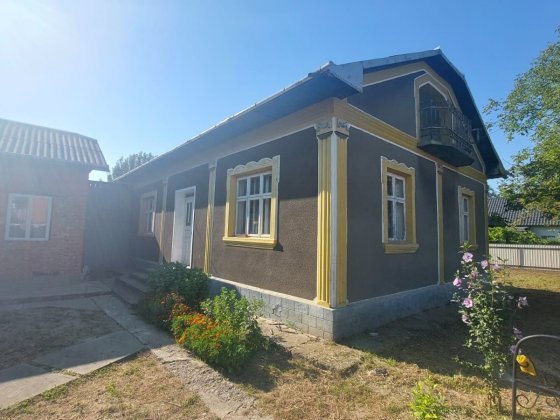 Продається господарство у затишному селі ревне кіцманского рн. Коровия