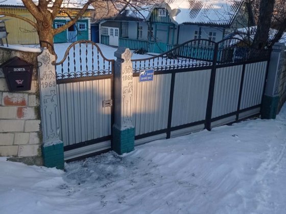 Будинок в селі Коровія Чернівецької області з великою ділянкою Коровия