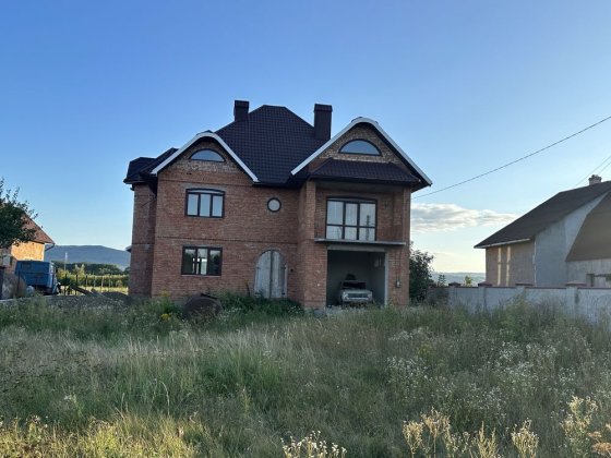 2 поверховий будинок в с.Мамаївці, вул.Молодіжна