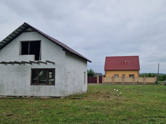 Будинок .Приватизованна ділянка 25 соток. Шипинцы