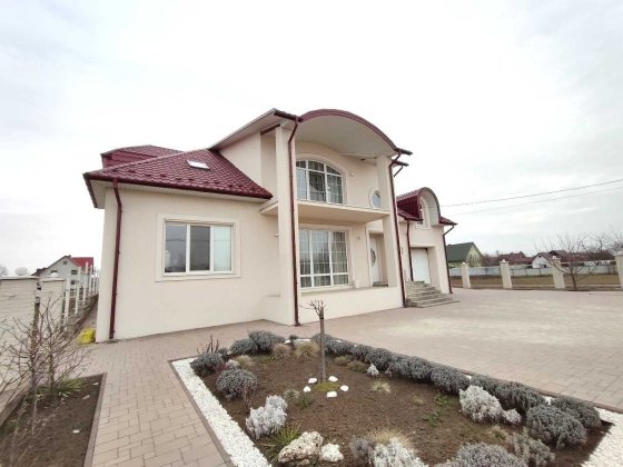 Продається сучасний будинок з дизайнерським ремонтом в с. Шипинці Шипинцы