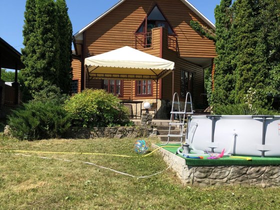 с. Макарівка Двоповерховий будинок на першій лінії р. Дністер. Кельменці